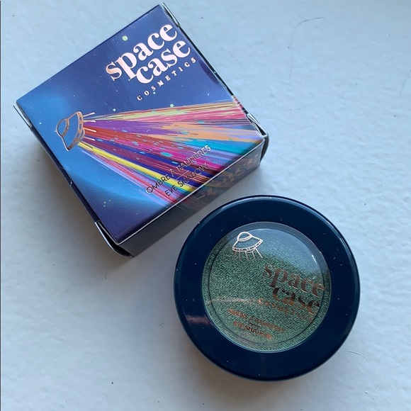 Space Case Cosmetic Eyeshadow - Picture 5 of 5